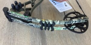 Hoyt Eclipse RH Wilderness Riser with Realtree Limbs